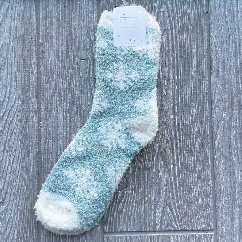 Cozy SnowFlake Design Winter Socks